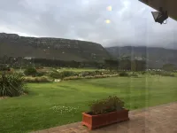 Sixteen Guesthouse on Main - Mountain view
