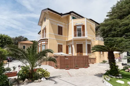 Residence Finale Bike and Beach Отели рядом с достопримечательностью «PORT OF FINALE»