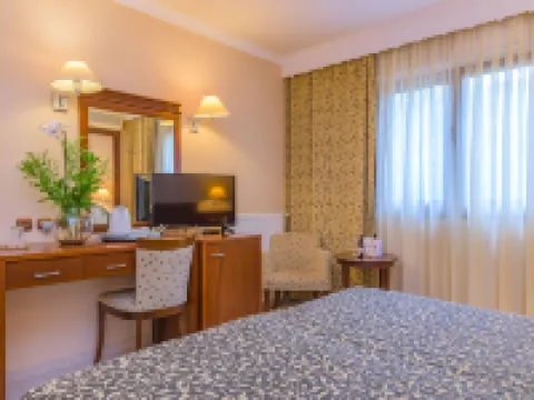 塞薩洛尼基阿瓦隆機場酒店 塞爾米酒店