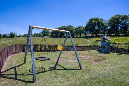 Hopkins Retreat Farm - 5 Bedroom House - Swansea Отели в г. Маур