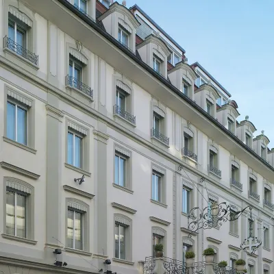 Hotel Weißes Kreuz Hotels near Pfander