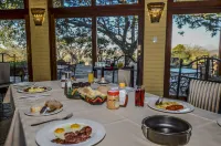White House Lodge - breakfast