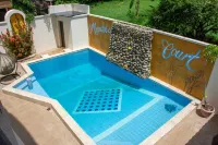 Mandela Court Grenada - Pools