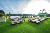 Era Halong Cruise Hotels in Tuần Châu