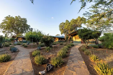 Sentrim Tsavo Lodge Отели в г. Вои