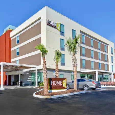 Home2 Suites by Hilton Tampa - USF/Near Busch Gardens Отели рядом с достопримечательностью «Зоопарк Лоури»