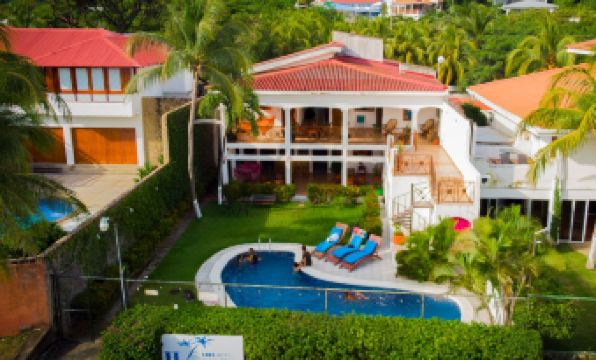 HC Liri Hotel - Housity