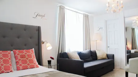 Chandelier 201 Отели в г. Понсе