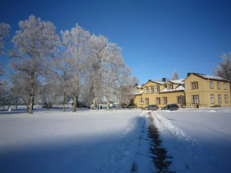 Ediths Pensionat Отели в г. Карлсборг