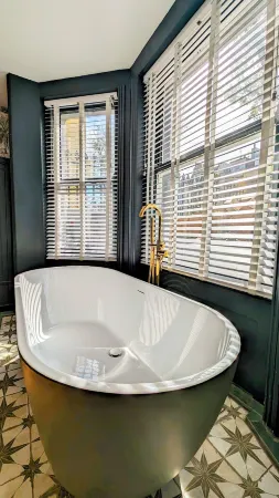 Innit Bliss Отели рядом с достопримечательностью «Ghost Walk of the Lanes»