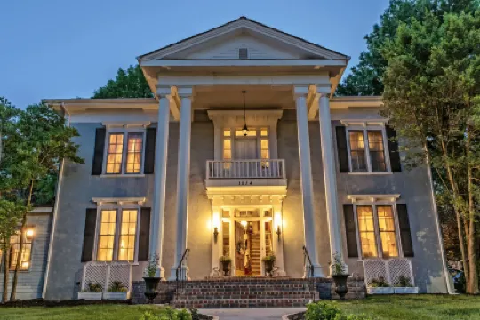 Silver Heart Inn & Cottages