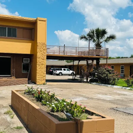 EXPRESS INN & SUITES