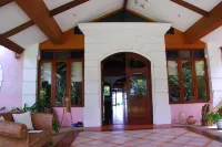 Las Flores Beachside Hotel Hotel a Sogod