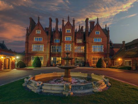 ดันสตันฮอลล์โรงแรม, สปาและสนามกอล์ฟ