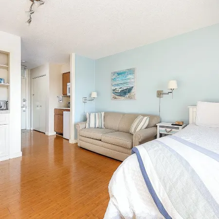 The Shores Beachside Studio Unit 5679