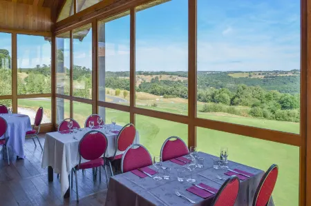 Domaine d'Essendiéras Отели в г. Сент-Элуа-Ле-Тюильри