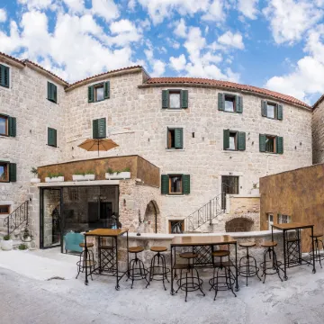 Heritage Palace Varos - Mag Quaint & Elegant Boutique Hotels Отели рядом с достопримечательностью «Splitlicious»