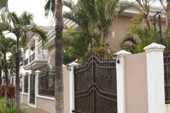 Deluxe Property in Cariari Hotels in 