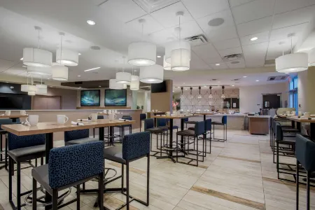 Best Western Plus Sawridge Suites Отели в г. Форт Макмюррей