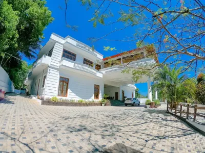 Pearl White Palace Отели рядом с достопримечательностью «Wickramabahu Central College»
