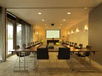 Harbour Hotel & Spa Guildford Отели в г. Уорплсдон