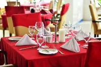 Thunderbird Resorts - Poro Point - breakfast