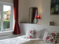Savannah Bed and Breakfast Hotel di Chertsey