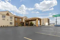 Quality Inn West Memphis I-40 - parking