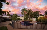 Ashleigh Court Motor Inn - Pools