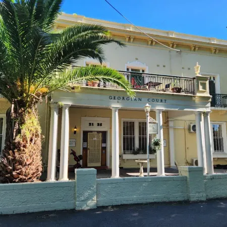 Georgian Court Inn Отели рядом с достопримечательностью «Прямоугольный стадион»