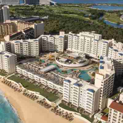 Hilton Cancun Mar Caribe All-Inclusive Resort Hotel Exterior