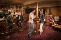 Wai Ora Lakeside Spa Resort - bar