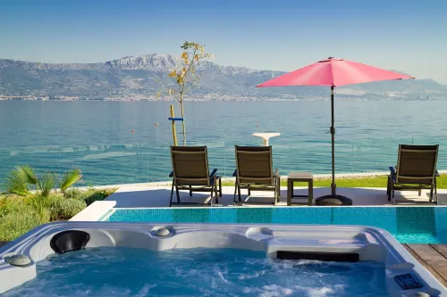 Beachfront Villa Grey Martini with Pool - Havudsigt