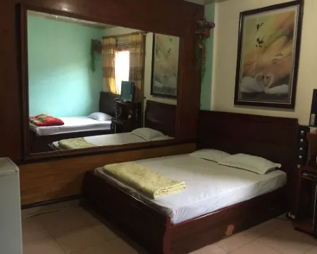 Nha Nghi Tham Quyen Hotels in Cam Pha
