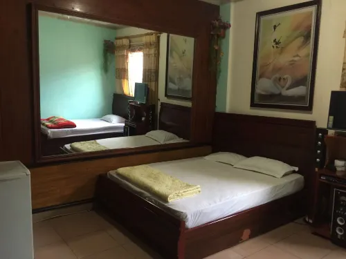 Nha Nghi Tham Quyen Hôtels à : Cẩm Phả