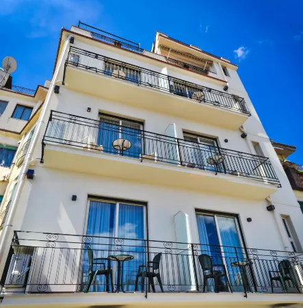 Hotel Condor Отели рядом с достопримечательностью «Кастельмола»