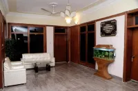 Hotel Aarsh Palace فنادق في Multan District