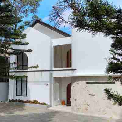 Sunshine City View Villa 6 Bedrooms with a Private Heated Swimming Pool Hotel Exterior