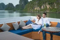 Paradise Sails Cruise Ha Long Hotels in Tuần Châu