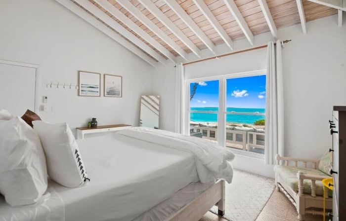 Beachfront White Palm Villa - Tar Bay