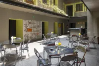 Downtown Beds - Hosteller
