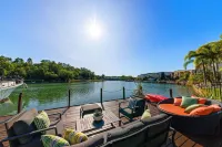 水濱天堂泳池 - 燒烤 - 陽台用餐 貝維尤住宿飯店