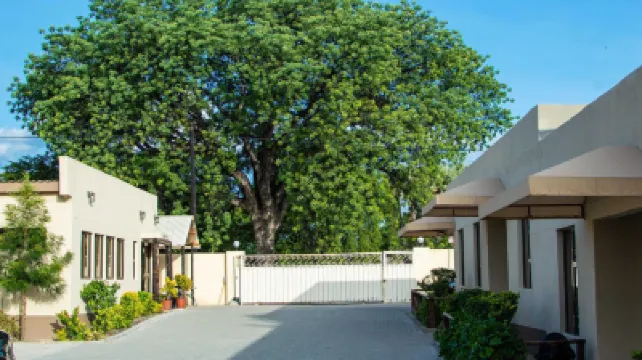 Etang Guest House Hotels in 