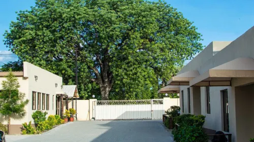 Etang Guest House - 2-Star