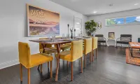 New-The Mod Poppy Large home 10 minutes from it all