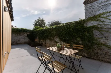 Huswell - Beautiful Vacation Home 'Valkehuisje' in Poperinge