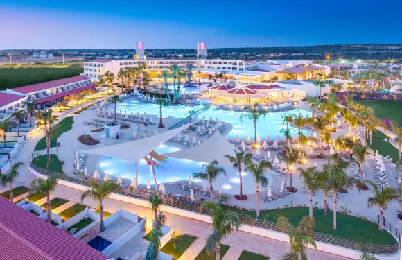 阿依納帕奧林匹克瀉湖酒店