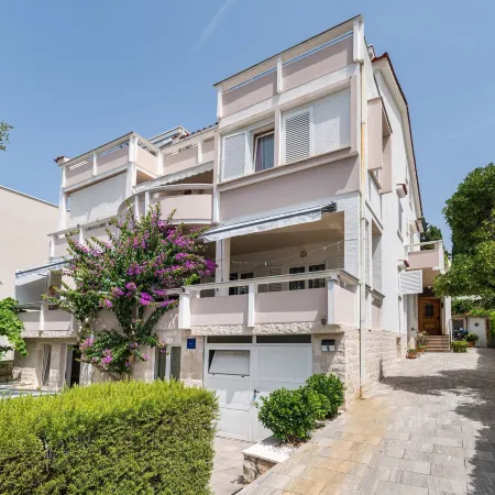 Cozy Apartment Branka with Nice Garden 5
