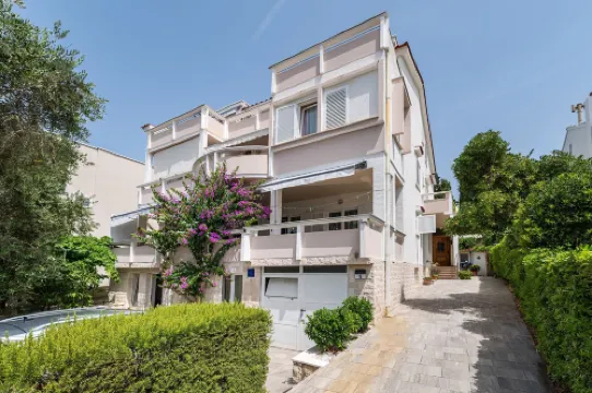 Cozy Apartment Branka with Nice Garden 6