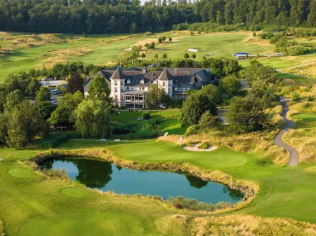 Hofgut Georgenthal Отели в г. Арберген